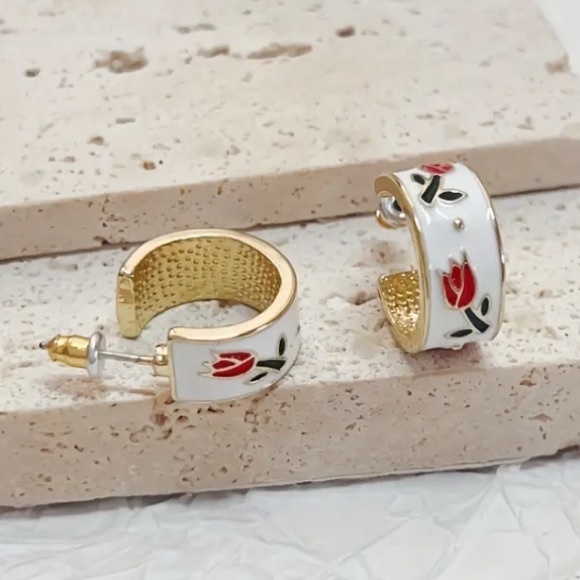 ✨Anthropologie Darby Tulip Huggie Earrings - Picture 4 of 7